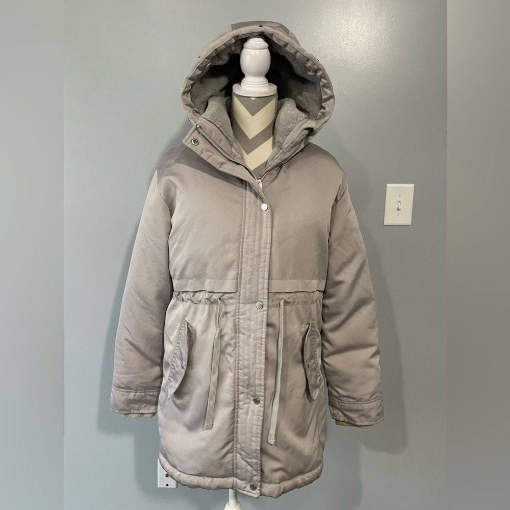Hollister Women’s Parka - Picture 8 of 16